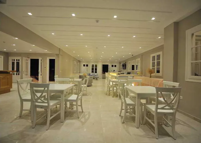 Hotel Agios Nikitas 2*